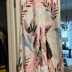 Cool, comfortable, wide-legged cropped linen pants. Size Small.